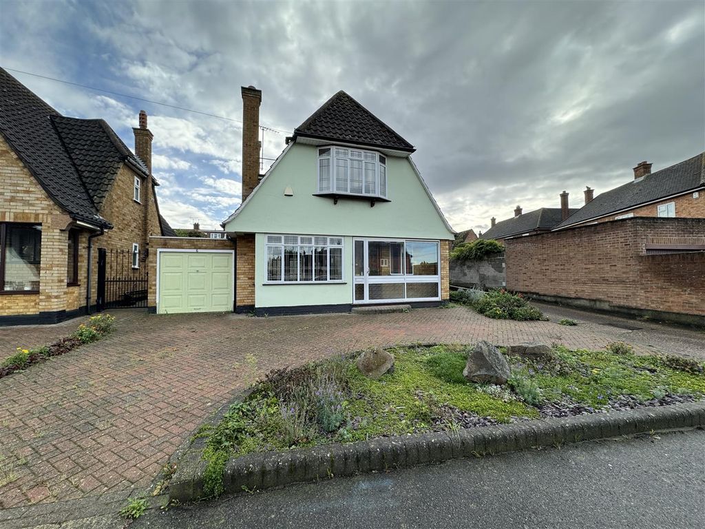 3 bed detached house for sale in Woodbrooke Way, Corringham, Stanford