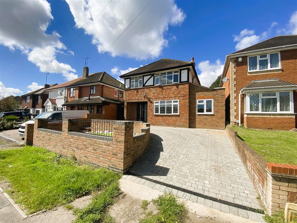 4 bed detached house for sale in New Bedford Road, Luton LU3, £500,000 Zoopla