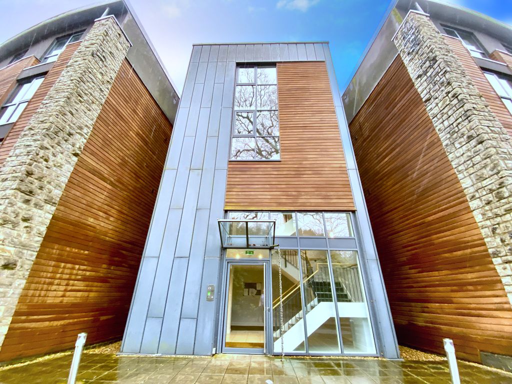 2 bed flat to rent in Sandling Lane, Penenden Heath, Maidstone ME14, £