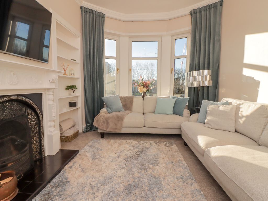 Dumbarton Road, Glasgow G11  