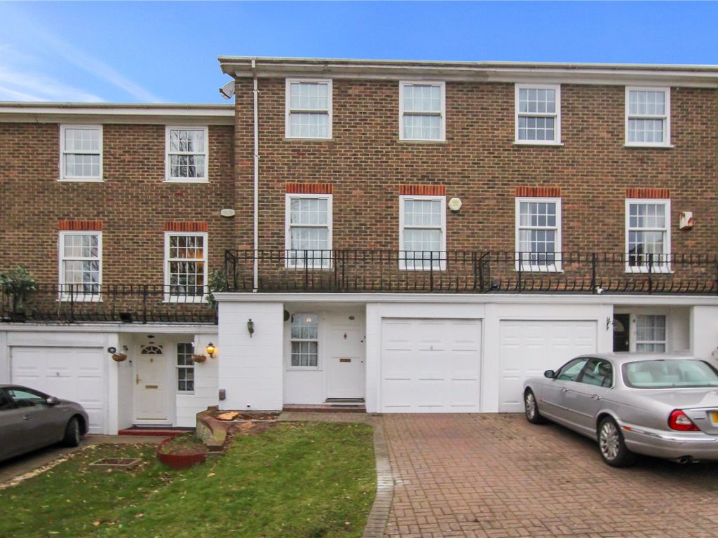 3 bed terraced house for sale in Kenilworth Gardens, Shooters Hill