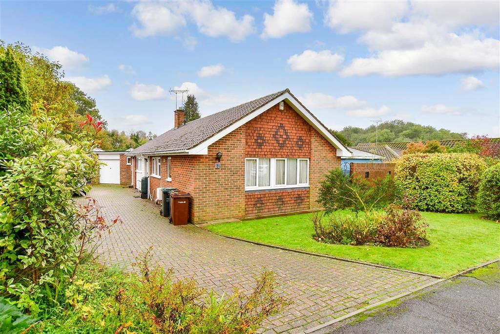 3 bed detached bungalow for sale in Sallows Shaw, Sole Street, Cobham