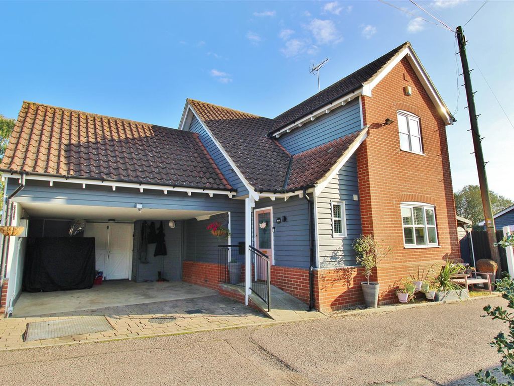 3 bed detached house for sale in High Street, ThorpeLeSoken, Clacton