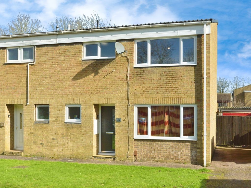 3 bed semidetached house for sale in Essenden Court, Stony Stratford