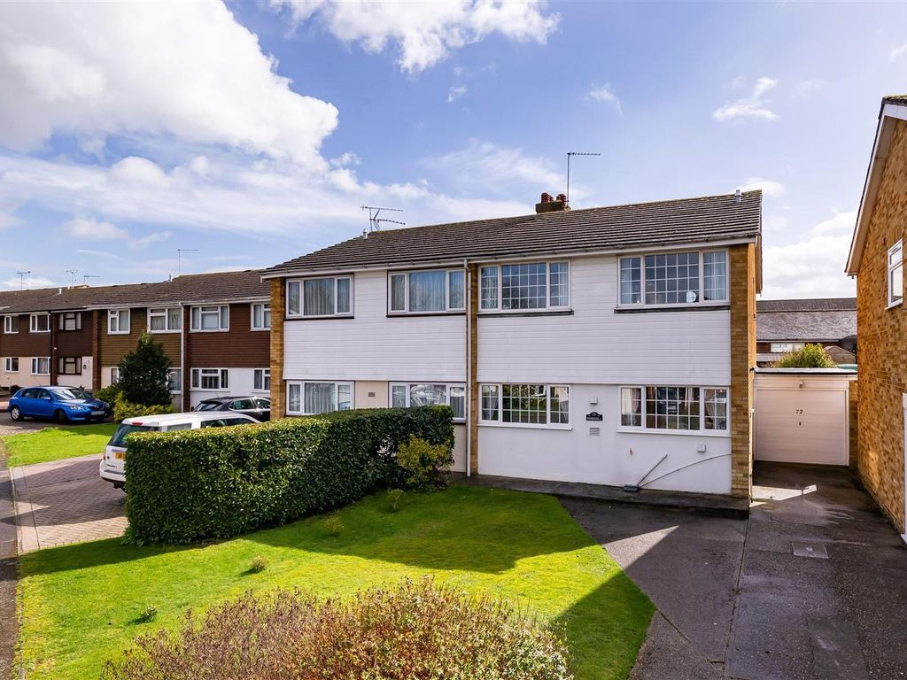 3 bed semidetached house for sale in Thornhill, North Weald, Epping