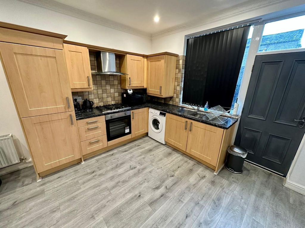 2 bed cottage to rent in Portland Street, Colne BB8, £725 pcm Zoopla