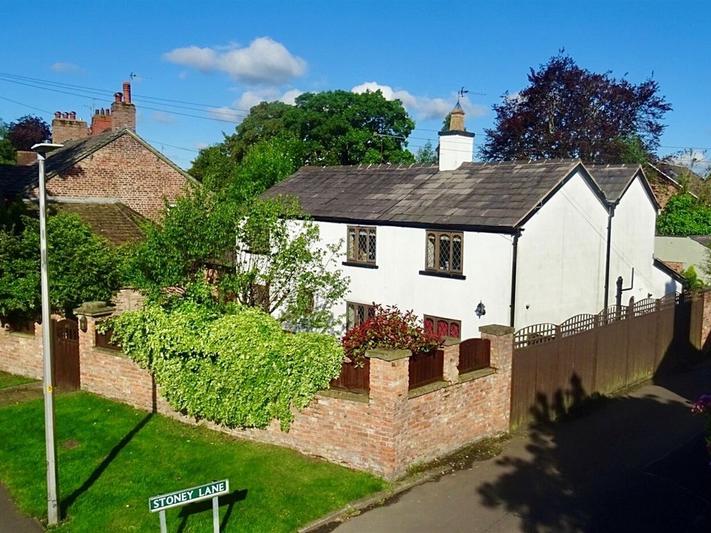 4 bed detached house for sale in Knutsford Road, Wilmslow SK9, £895,000