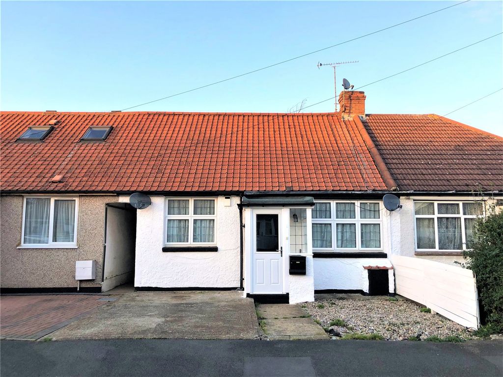 3 bed bungalow for sale in Princes Park Circle, Hayes, Greater London