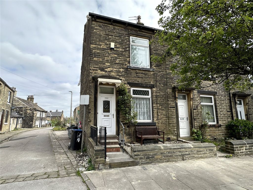 3 bed end terrace house for sale in Southfield Lane, Bradford, West