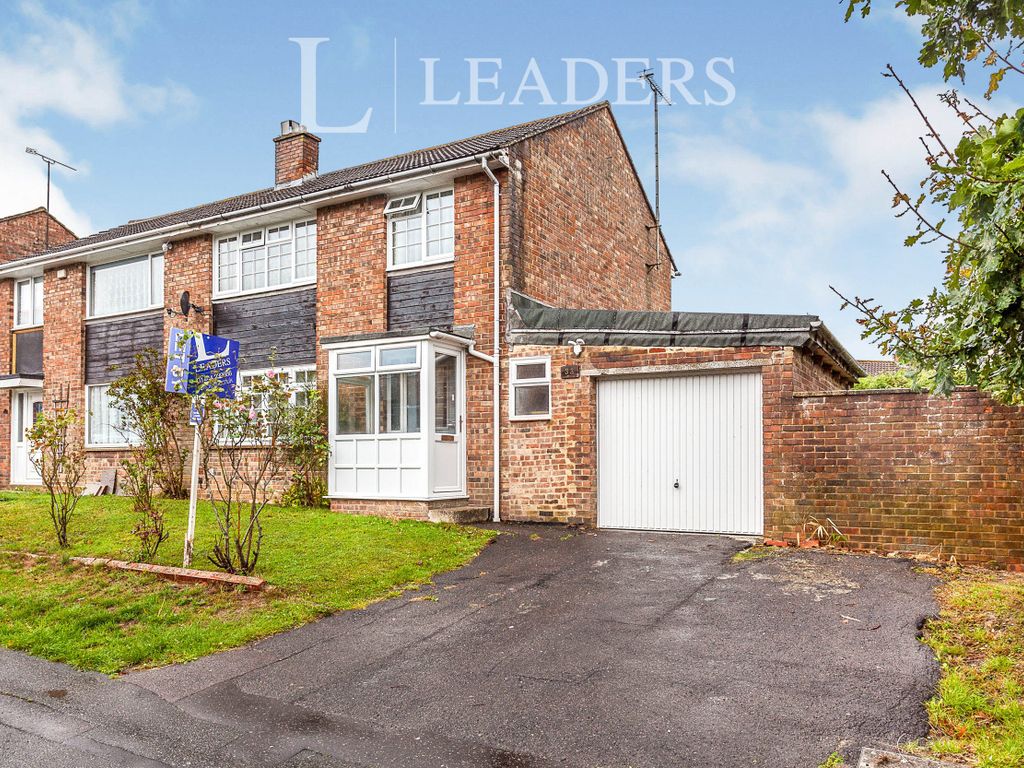 3 bed semidetached house to rent in Dunstall Avenue, Burgess Hill RH15