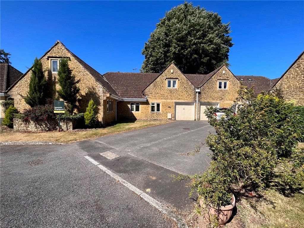 5 bed semidetached house for sale in Breowan Close, Ilminster