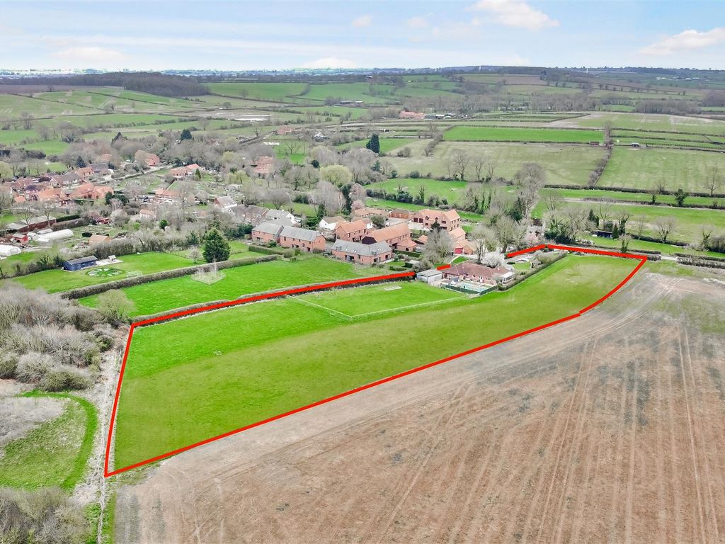 4 bed detached bungalow for sale in Woodhouse Road, Norwell, Newark