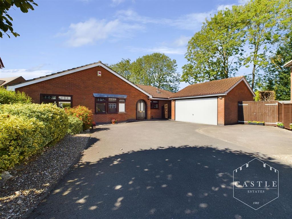 4 bed detached bungalow for sale in Pennant Road, Burbage, Hinckley