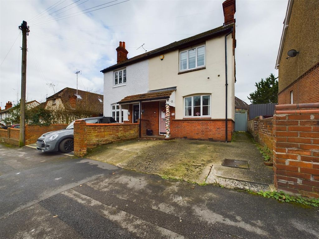3 bed semidetached house for sale in Craig Avenue, Tilehurst, Reading