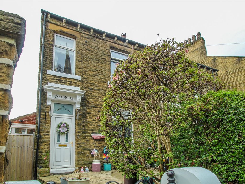 3 bed cottage for sale in Church Street, Ossett WF5, £239,995 Zoopla