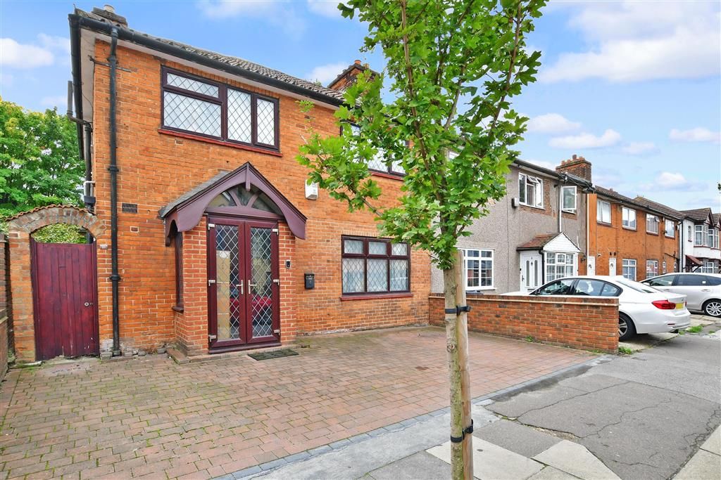 4 bed semidetached house for sale in Bramley Crescent, Ilford, Essex IG2 Zoopla