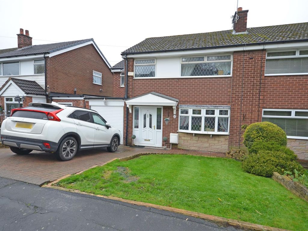 4 bed semidetached house for sale in Sunbury Close, Dukinfield SK16, £