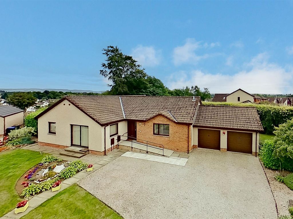 5 bed detached bungalow for sale in Isla Road, Altamount, Blairgowrie