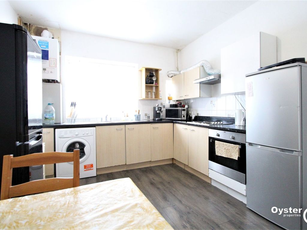 3 bed flat to rent in Honeypot Lane, Stanmore HA7, £1,800 pcm Zoopla