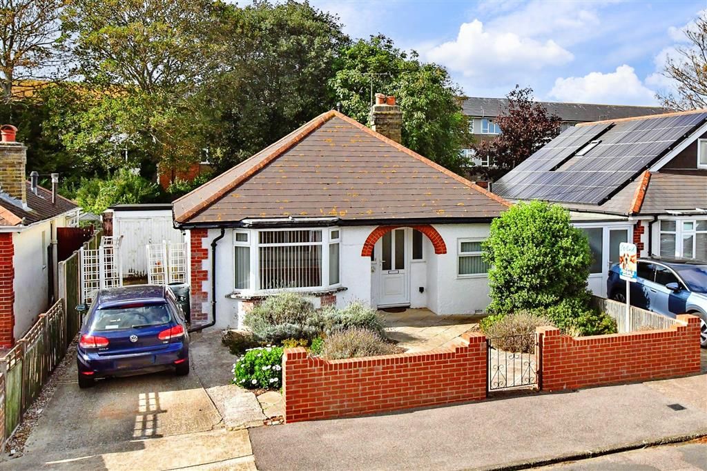 2 bed detached bungalow for sale in Kings Avenue, Broadstairs, Kent