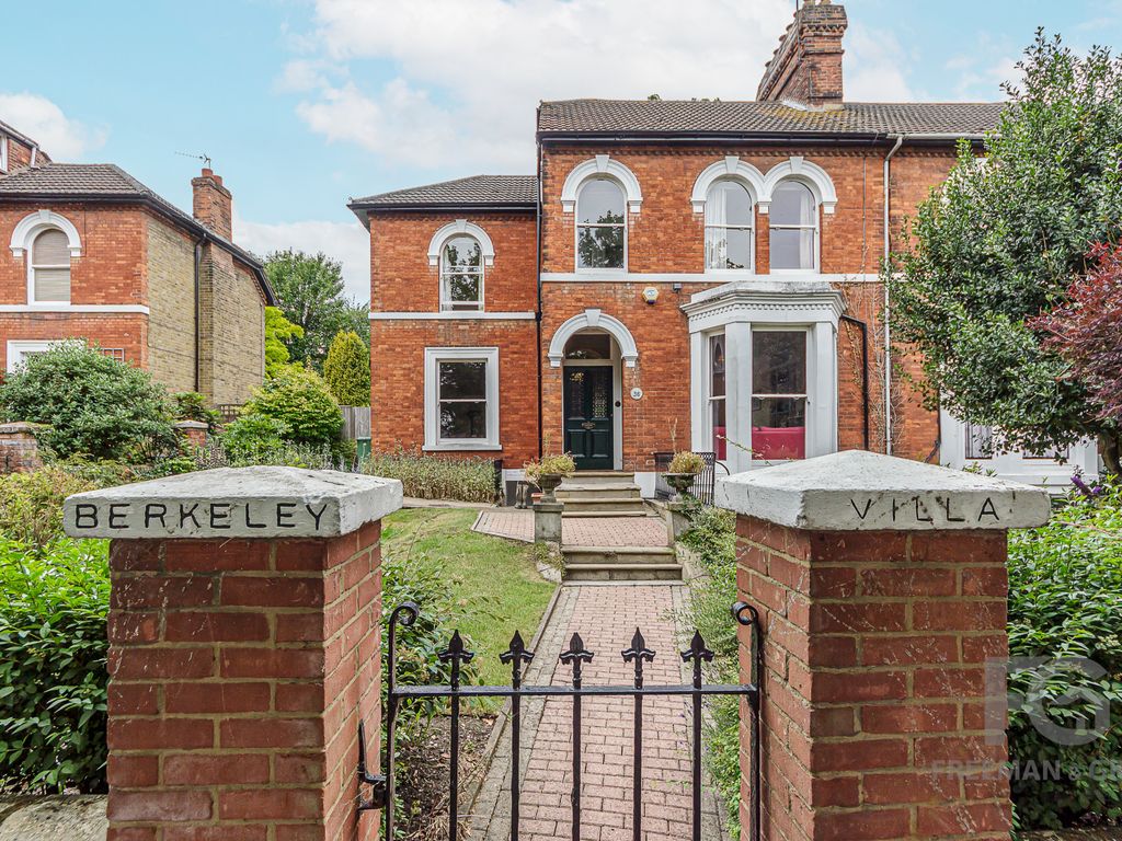 5 bed semidetached house for sale in Maidstone Road, Rochester ME1