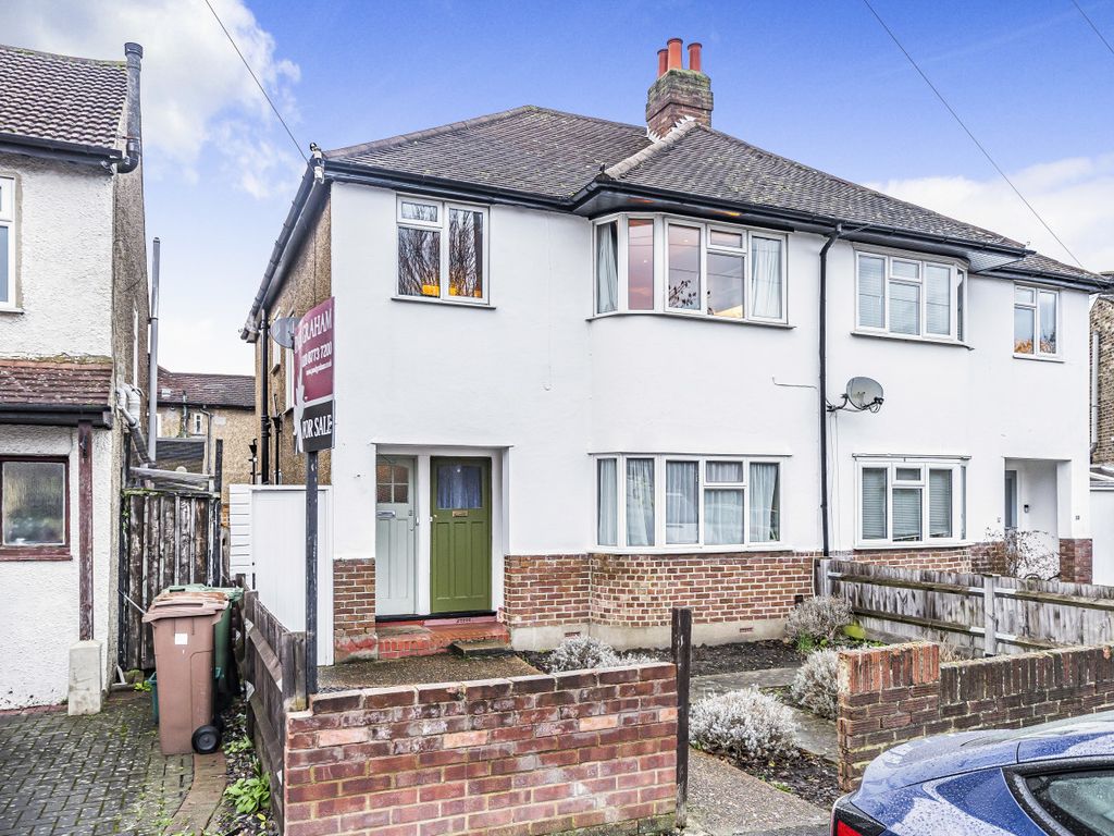 2 bed for sale in Lavender Road, Carshalton SM5, £300,000