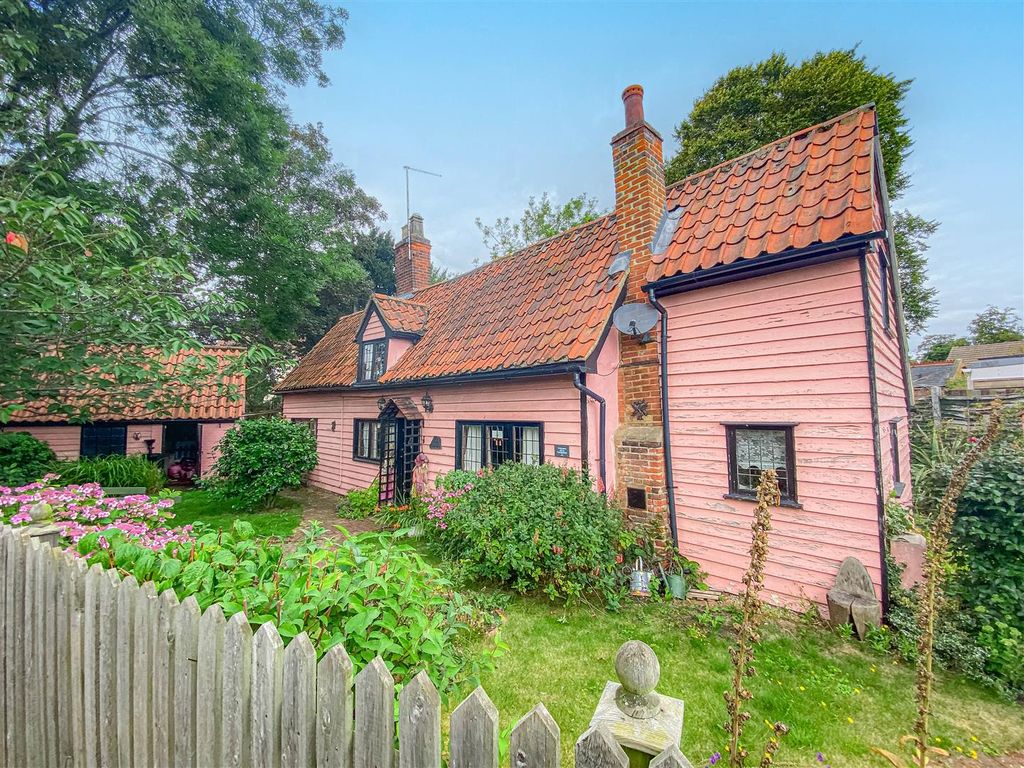 3 bed detached house for sale in Burnham Road, Southminster CM0, £