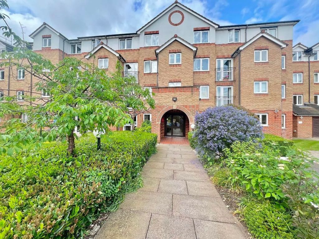 1 bed flat for sale in Cranley Gardens, Wallington SM6, £95,000 Zoopla