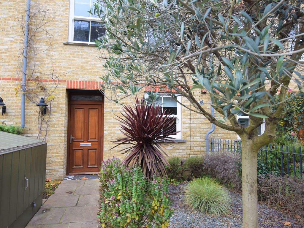 4 bed terraced house to rent in Pages Walk, London SE1, £3,750 pcm Zoopla