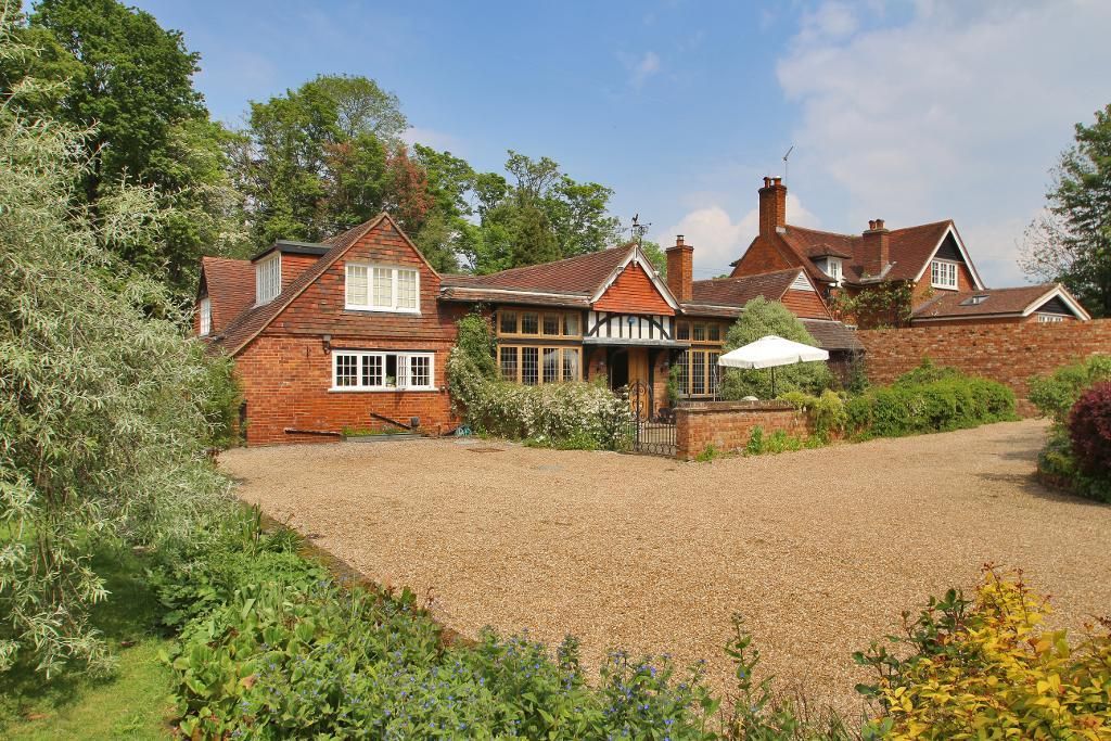 4 bed linkdetached house for sale in North Road, Goudhurst, Kent TN17