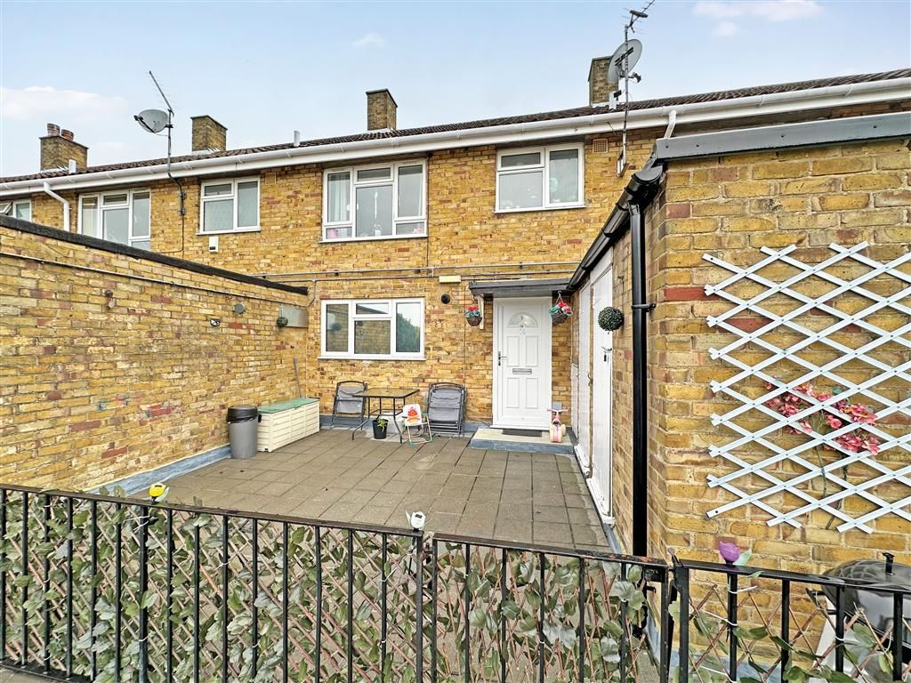 2 bed for sale in Rectory Row, Bracknell RG12, £140,000 Zoopla