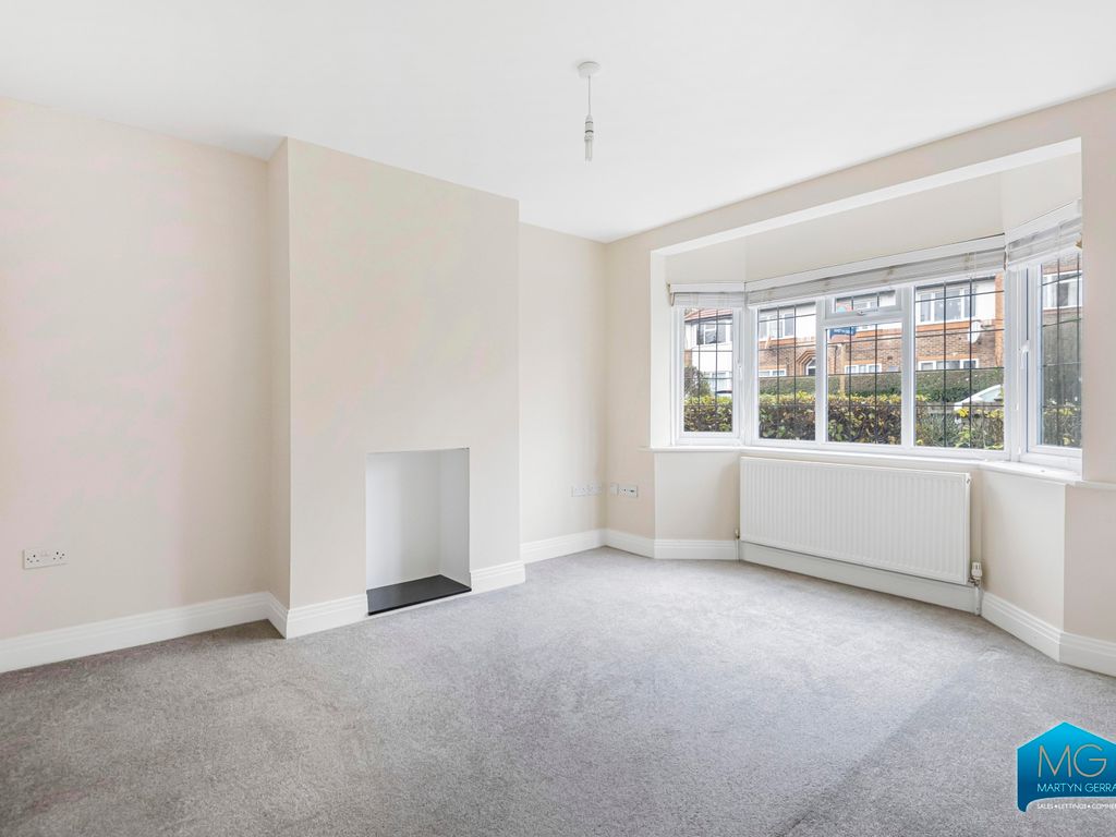 2 bed flat to rent in Manor Court, York Way, Whetstone, London N20, £