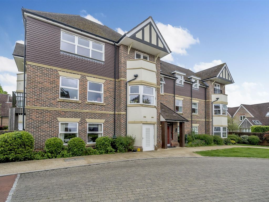 2 bed flat for sale in Parham House, King Drive, Liphook GU30