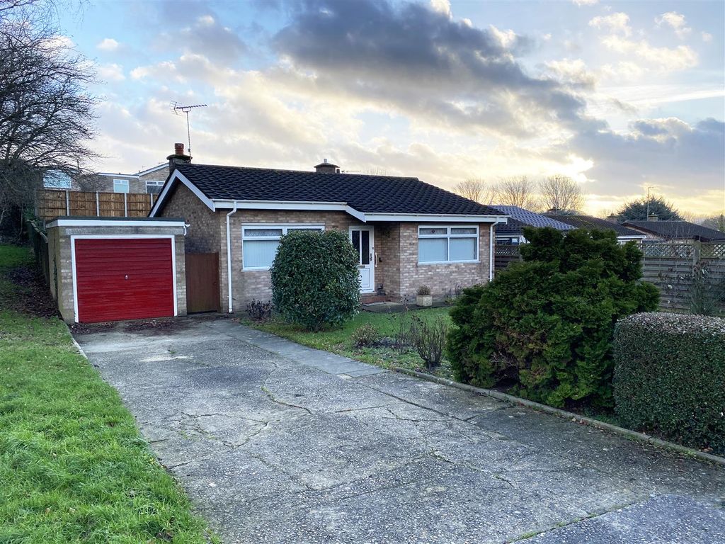 2 bed detached bungalow for sale in Chichester Road, Halesworth IP19, £