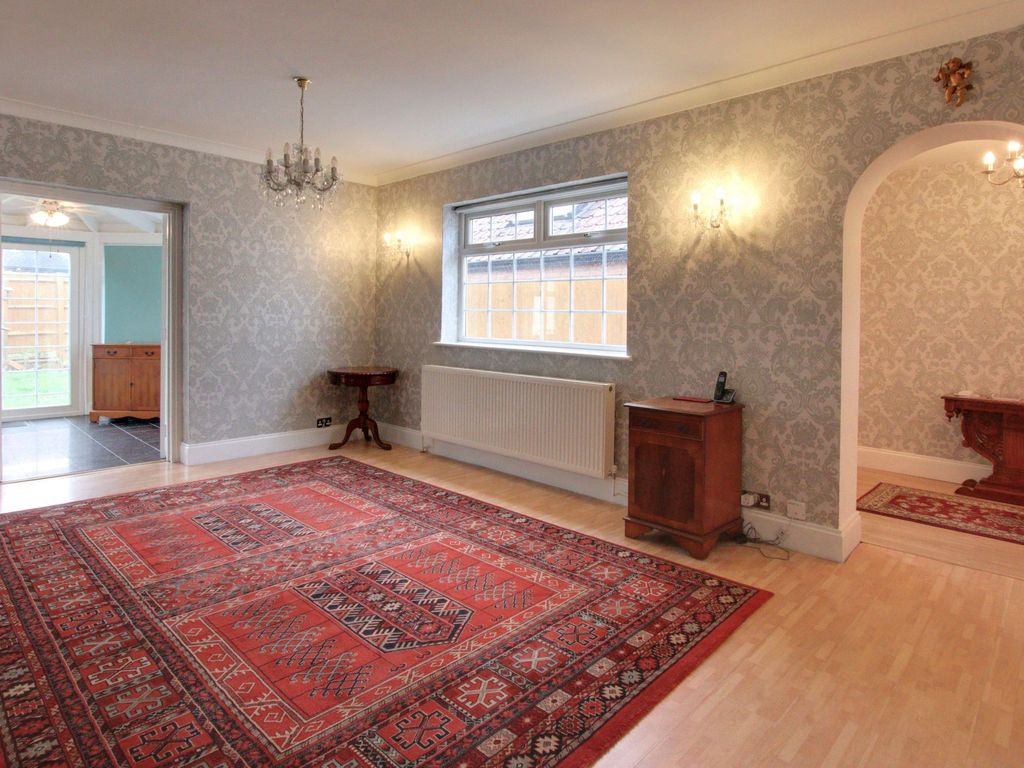 3 bed detached bungalow for sale in Woodmere Avenue, Croydon CR0, £