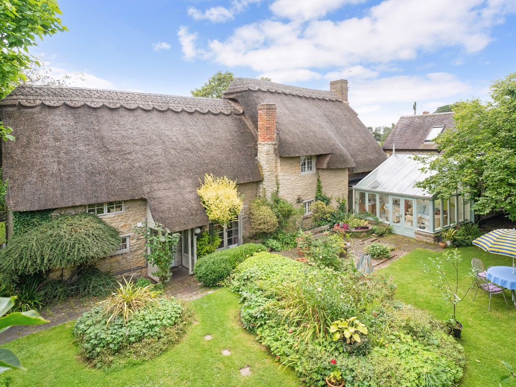 5 bed detached house for sale in WestonOnTheGreen, Bicester OX25, £