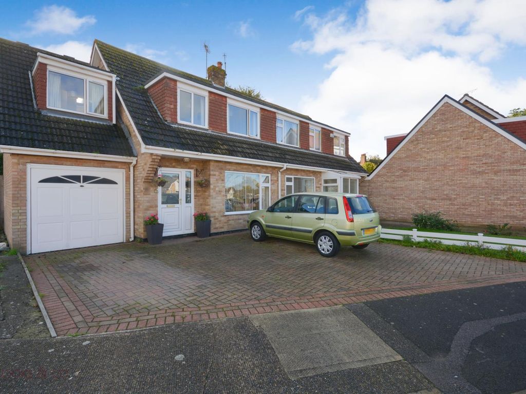 4 bed semidetached house for sale in Collingwood Close, Broadstairs