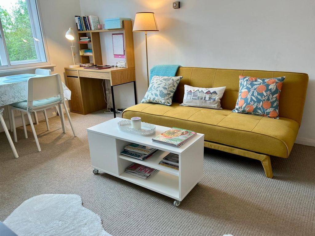 Canberra Close, Hendon NW4  