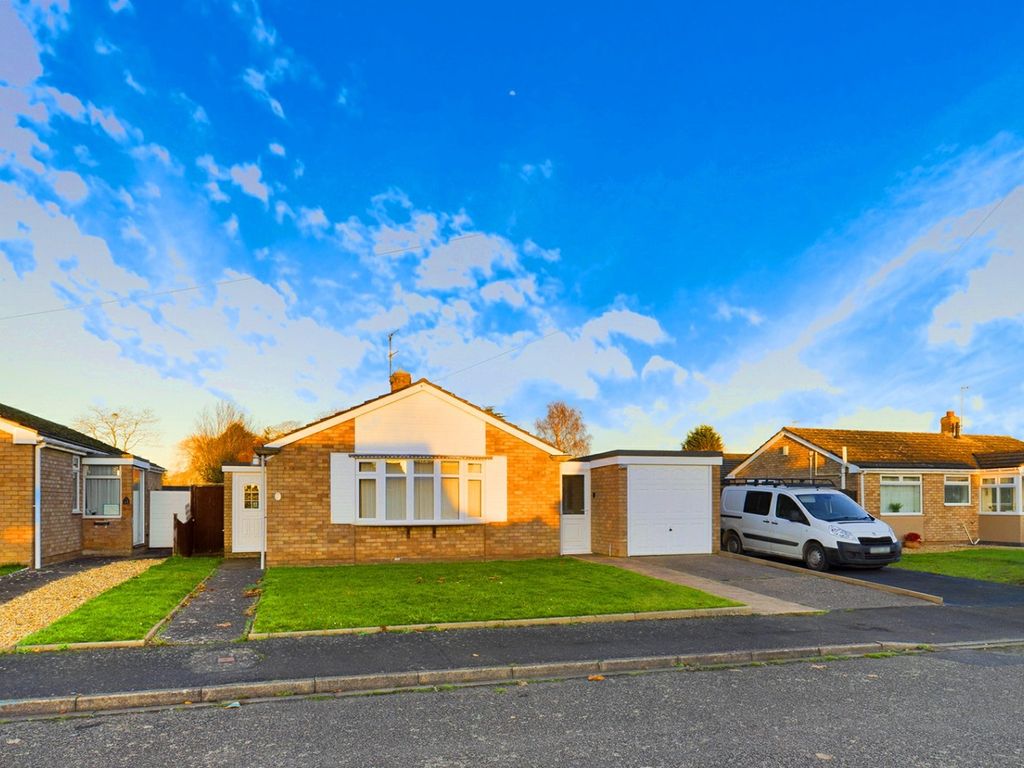 2 bed bungalow for sale in Oakleigh Heath, Hallow, Worcester