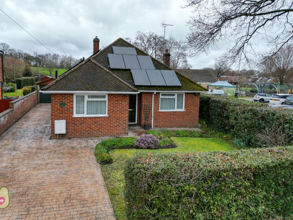 3 bed detached bungalow for sale in Priory Street, Farnborough