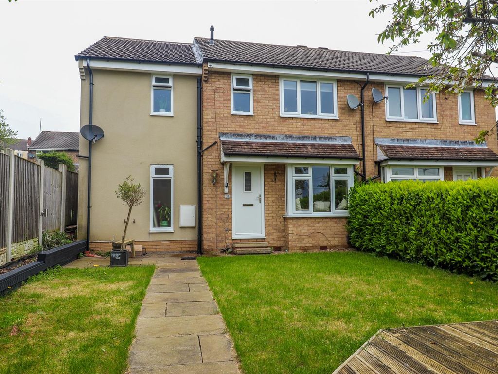 4 bed semidetached house for sale in Elgar Walk, Stanley, Wakefield