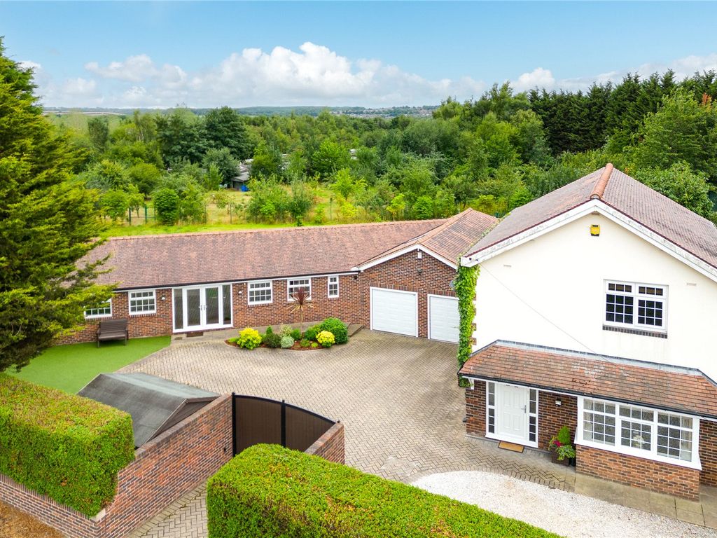 5 bed detached house for sale in Doncaster Road, Crofton, Wakefield