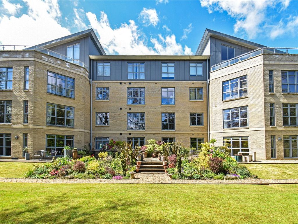 2 bed flat to rent in Meadowcroft House, Trumpington Road, Cambridge