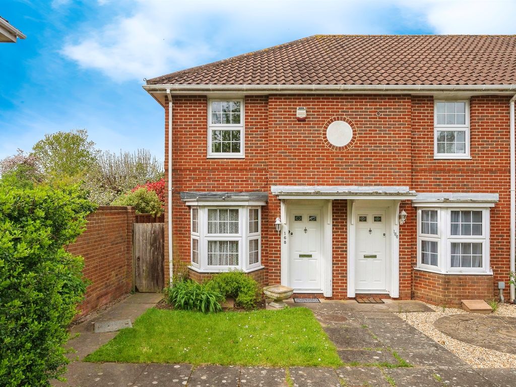 2 bed end terrace house for sale in Longcroft Lane, Welwyn Garden City