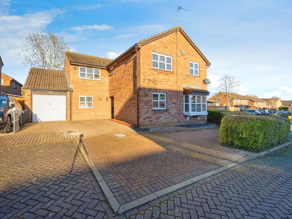 5 bed detached house for sale in Germander Place, Conniburrow, Milton