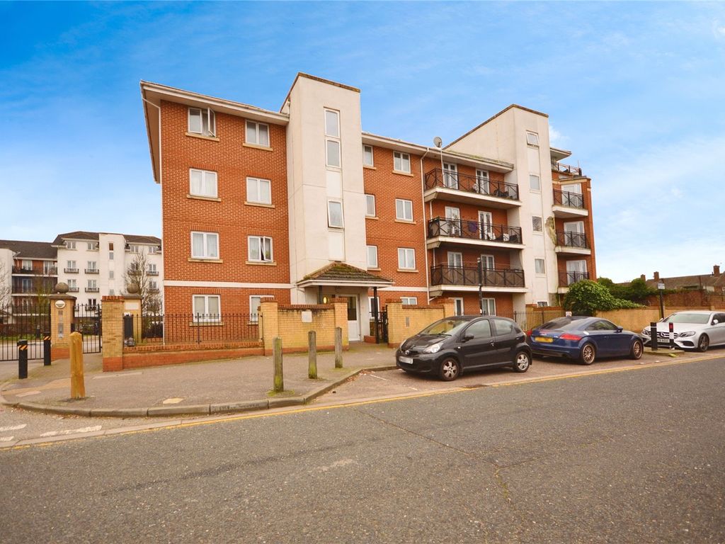 2 bed flat to rent in Felixstowe Road, London SE2, £1,550 pcm Zoopla