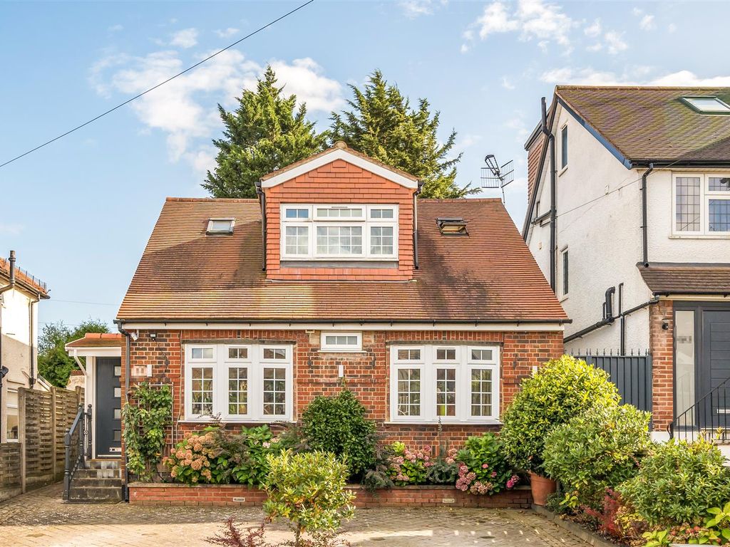4 bed detached house for sale in Wayside Avenue, Bushey WD23, £875,000