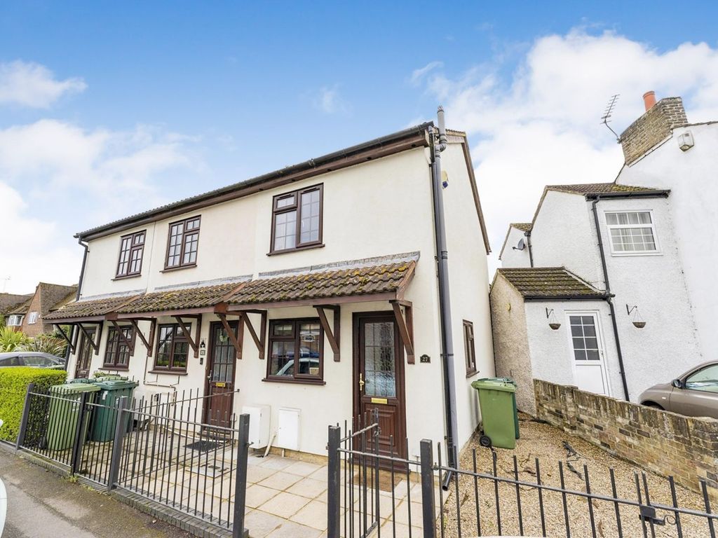 2 bed end terrace house for sale in Upper Halliford Road, Shepperton