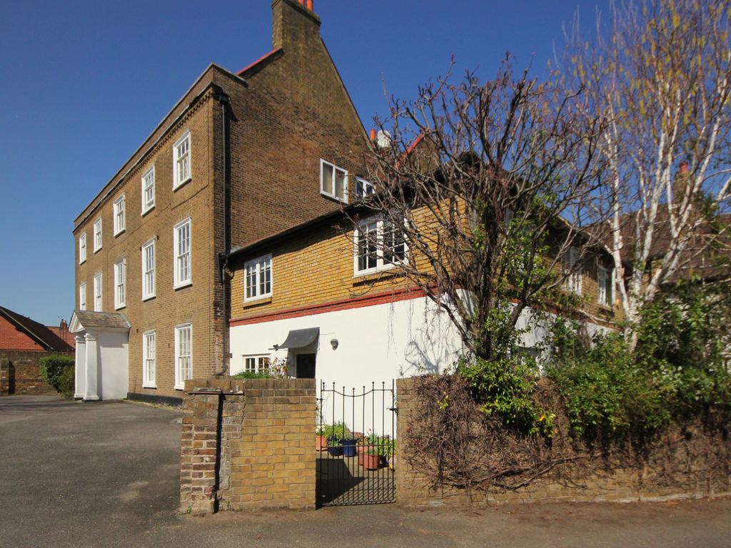 3 bed mews house for sale in Rochester Mews, Little Ealing Lane, London