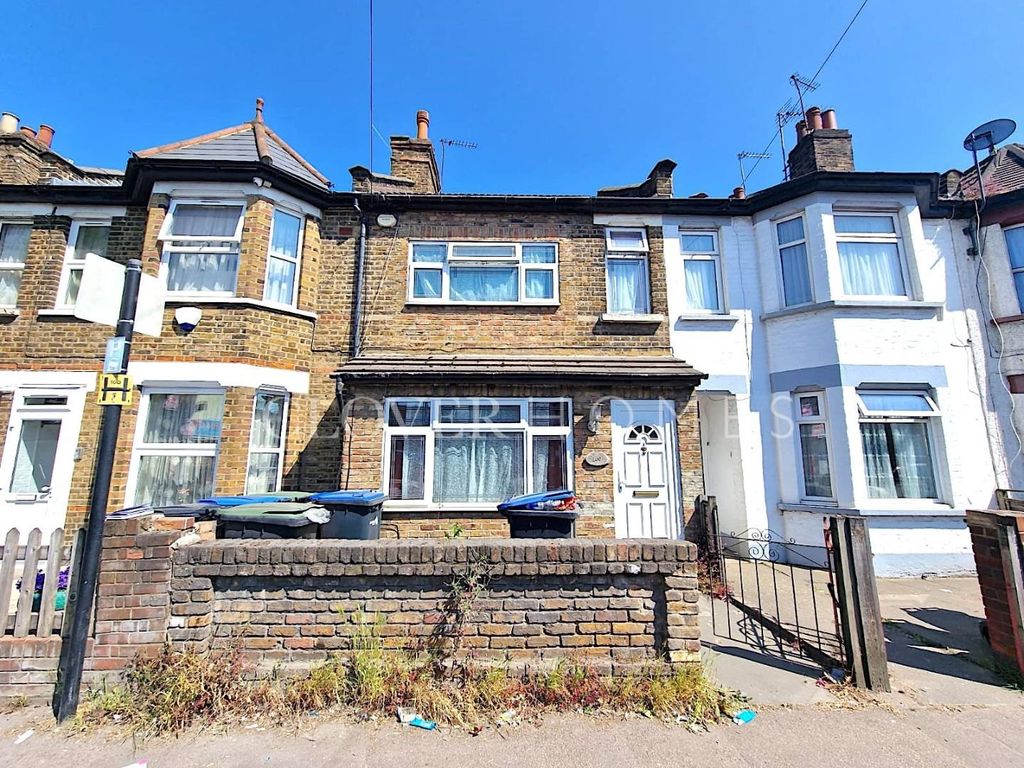 3 bed property for sale in Montagu Road, London N18 Zoopla